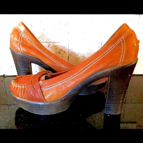 Juicy Couture Slip On Closed Toe Chunky Heels - Picture 2 of 3